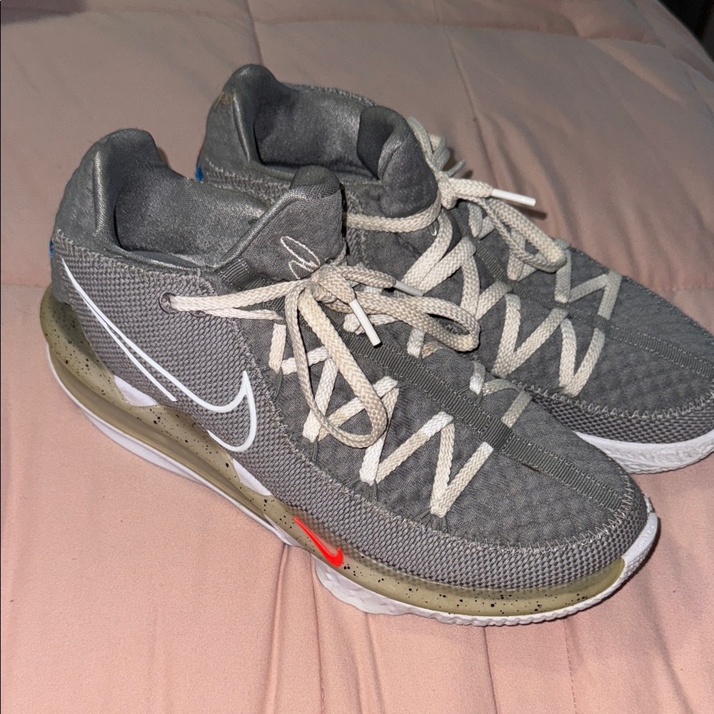 Nike Lebron Xvii Low Mens Shoes